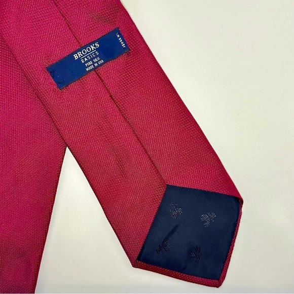 Vintage Brooks Brothers Basics Classic Red Textured Silk Tie 3.75” - Picture 1 of 7